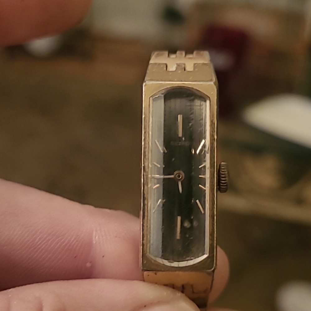 Seiko slim cut chrystal vintage ladies watch